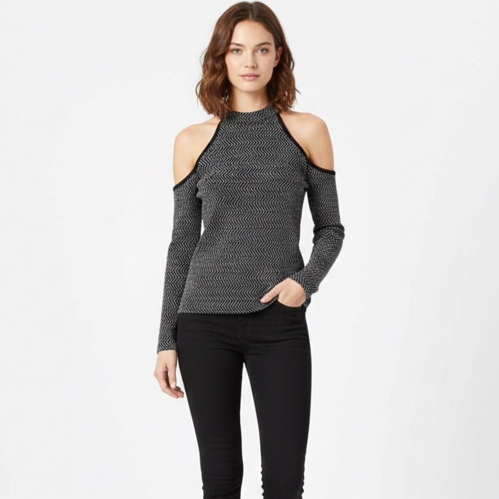 No Boundaries NWOT Stretchy Long Sleeve Cold Shoulder Black Chevron Top